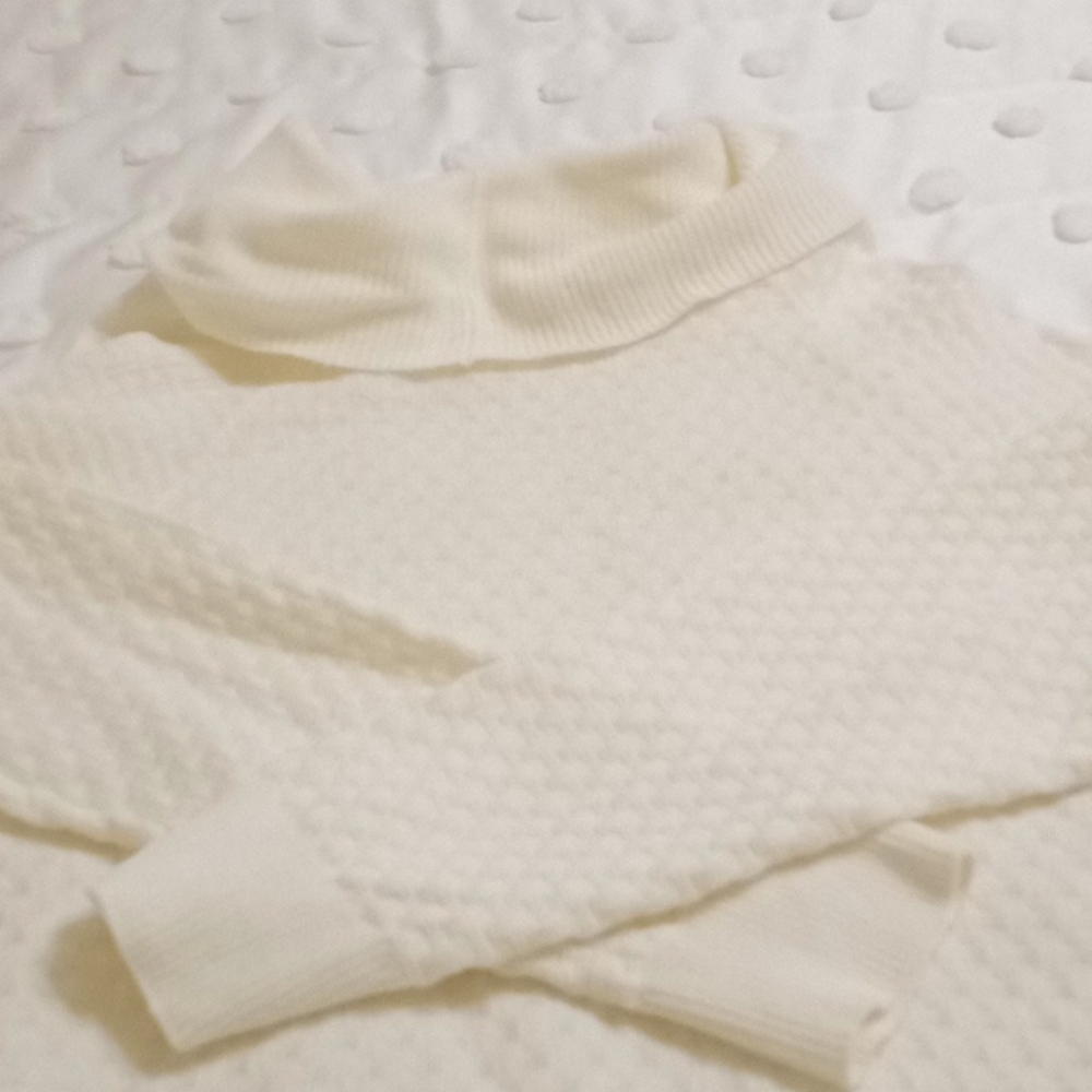 Sweater - Picture 4 of 4